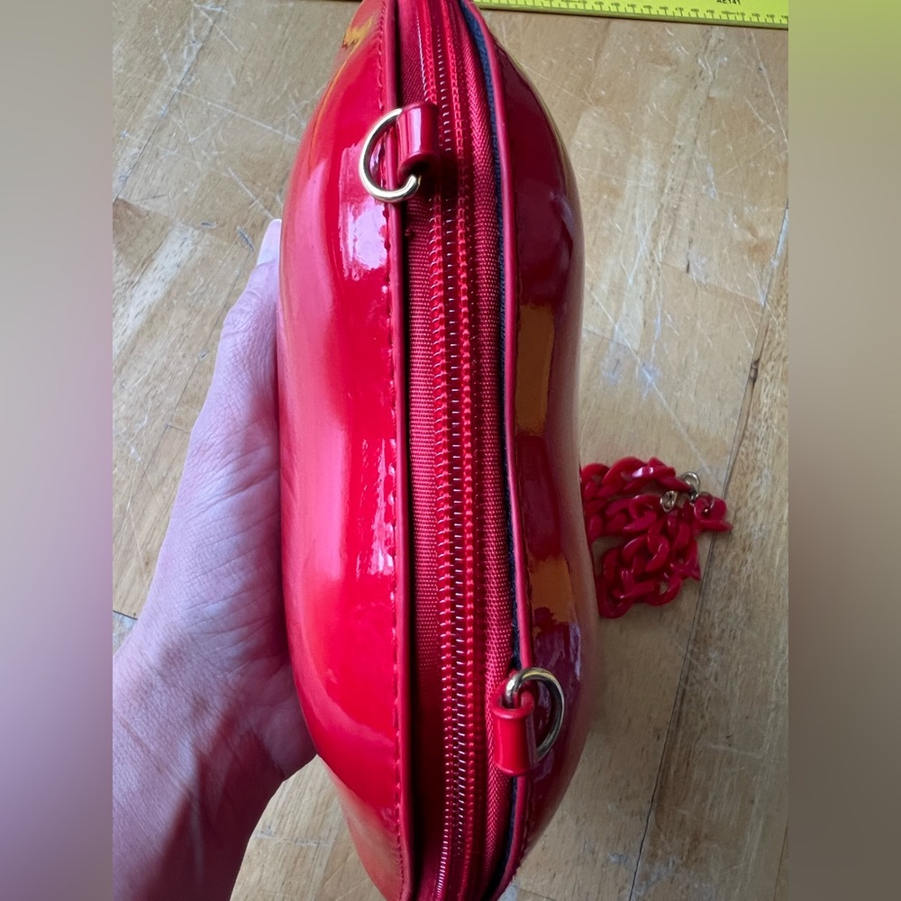 Red Lip-Shaped Women's purse Betsy Johnson vintage - Picture 13 of 16